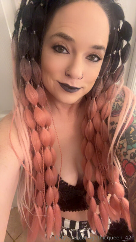 Nagie wyciekłe zdjęcie OnlyFans od Gothicqueen 420