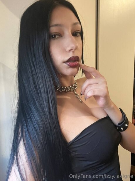 Обнаженная фотография утечки OnlyFans от Izzy Lavigne