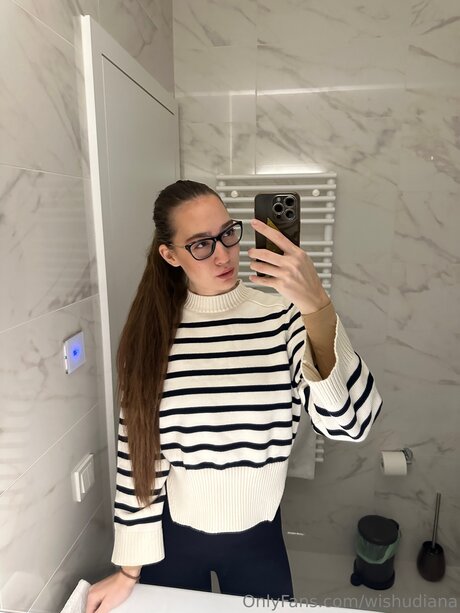 Alaston vuotanut OnlyFans-kuva Wishudiana