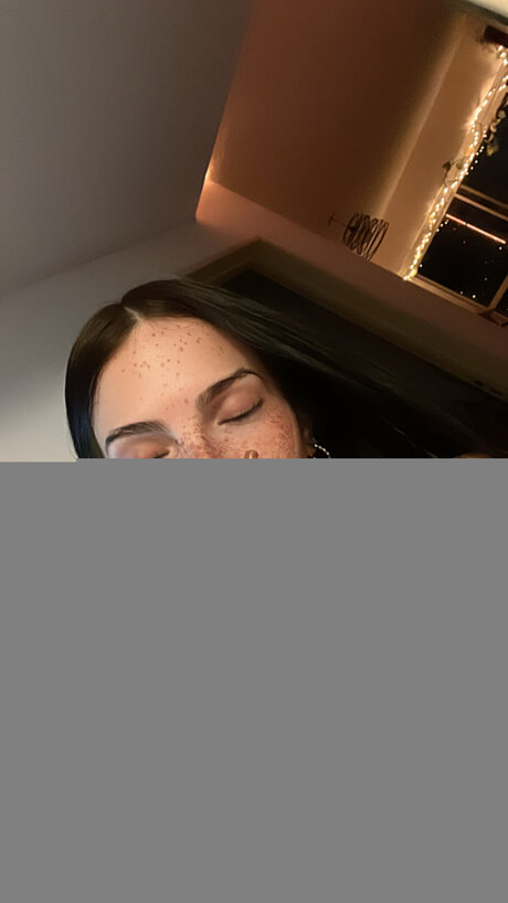 Naken lekkede OnlyFans-bilde av Lulaluvip