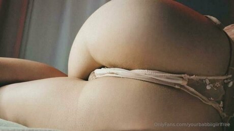 Nahá fotka uniklých OnlyFans od Yourbabbiigiirlfree
