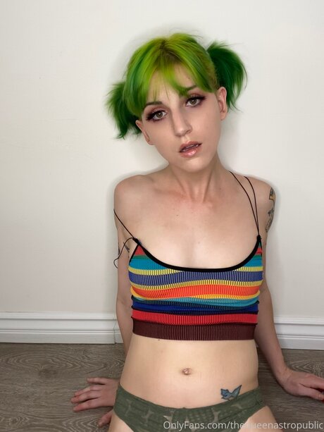 Thequeenastropublic