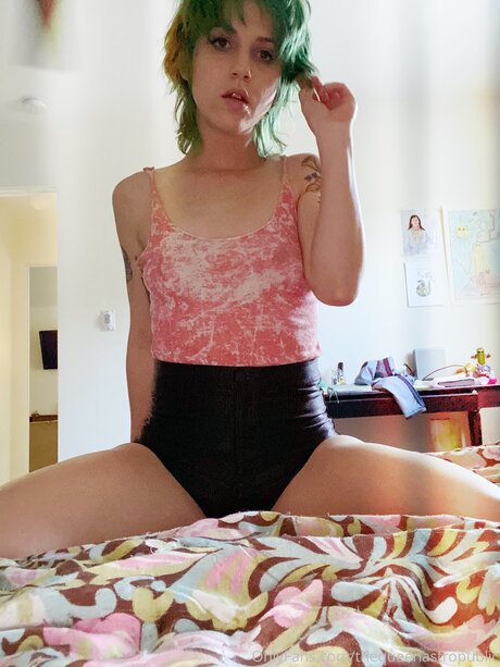 Thequeenastropublic