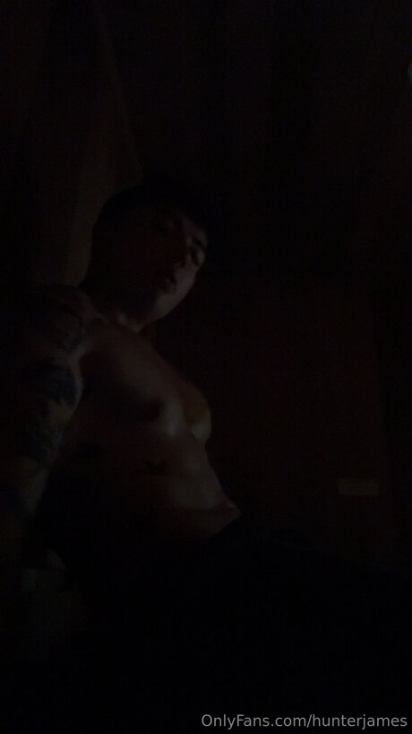 Nahá fotka uniklých OnlyFans od Hunterjames