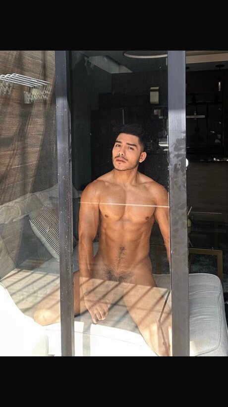 Naken lekkede OnlyFans-bilde av Gordon Sam