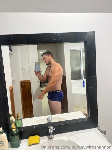 Naken läckt OnlyFans-bild av Journeywithshannon