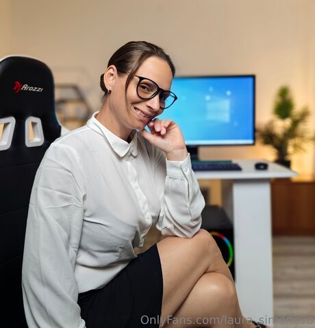 Nahá fotka uniklých OnlyFans od Laura Simonova