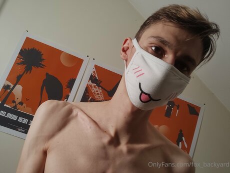 Naken lekkede OnlyFans-bilde av Fox Backyard