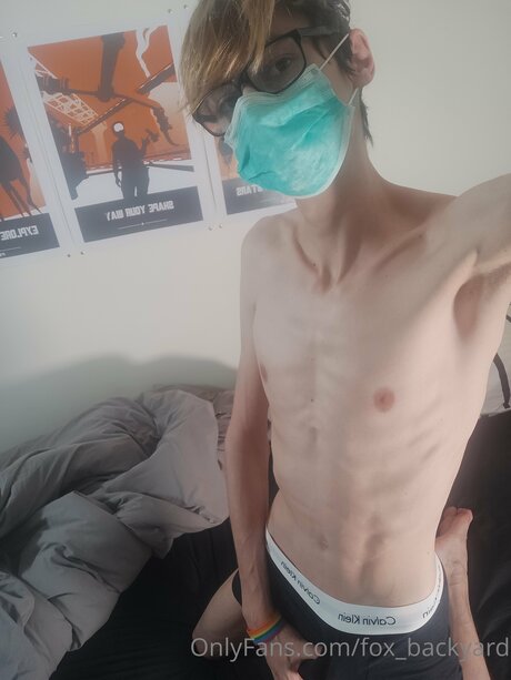 Naakte gelekte OnlyFans-foto van Fox Backyard