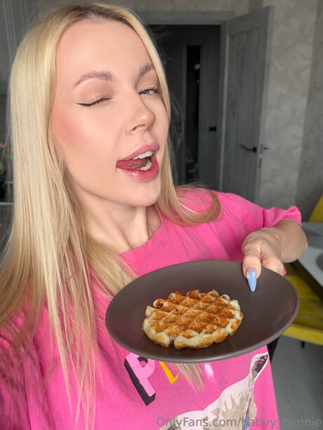Naken läckt OnlyFans-bild av Babyy Bonnie