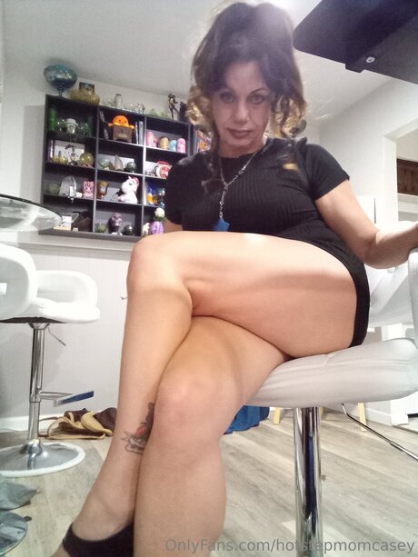 Naken lekkede OnlyFans-bilde av Hotstepmomcasey