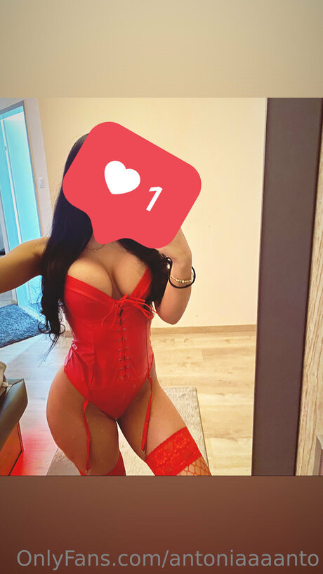 Foto desnuda filtrada de OnlyFans de Antoniaaaanto