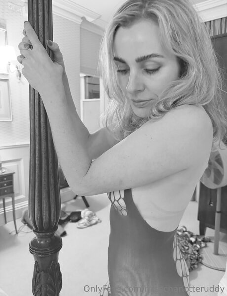 Naakte gelekte OnlyFans-foto van Misscharlotteruddy