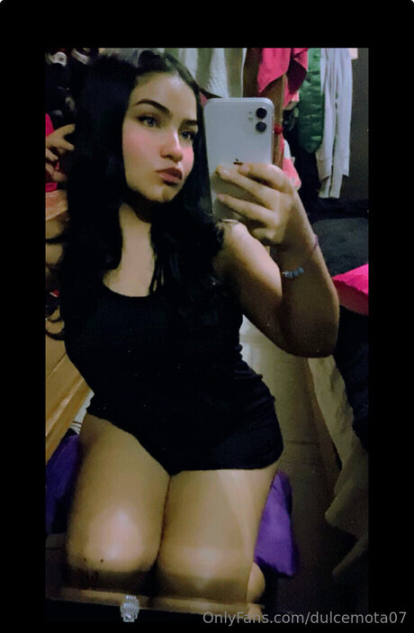 Nahá fotka uniklých OnlyFans od Dulcemota07