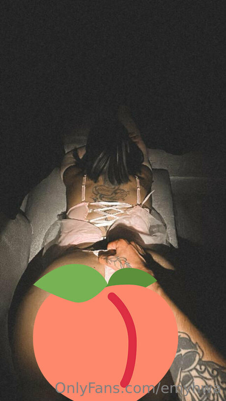 Naken lekkede OnlyFans-bilde av Emyhwa
