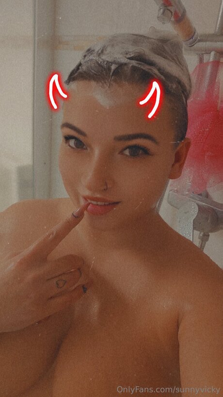 Naakte gelekte OnlyFans-foto van Sunnyvicky