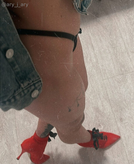 Naken lekkede OnlyFans-bilde av Ary J Ary