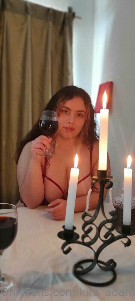Foto desnuda filtrada de OnlyFans de Kira Adams