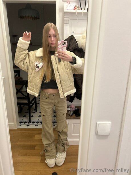 Nahá fotka uniklých OnlyFans od Catie Free