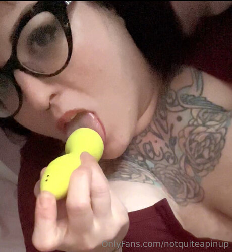 Foto di nudo di fuga di OnlyFans di Notquiteapinup