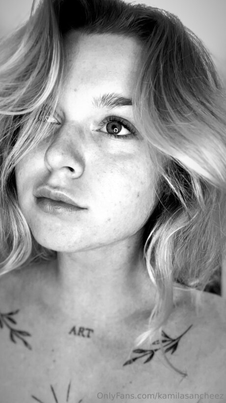 Naken lekkede OnlyFans-bilde av Kamiilamontoya