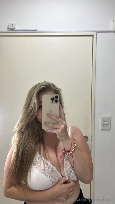 Foto di nudo di fuga di OnlyFans di Jadeeechan