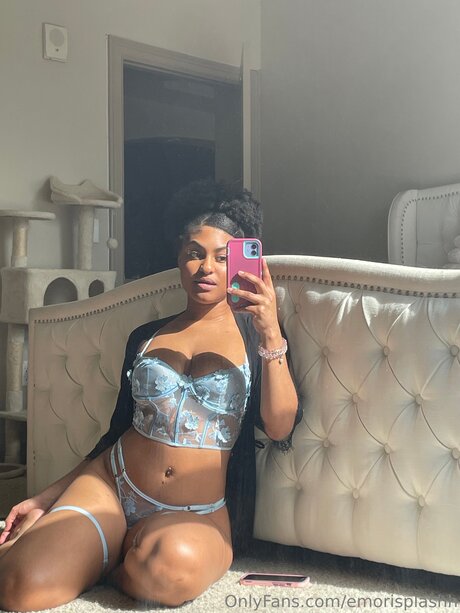 Naken lekkede OnlyFans-bilde av Emorisplashh