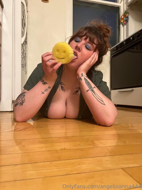 Naken läckt OnlyFans-bild av Angeljoanna444