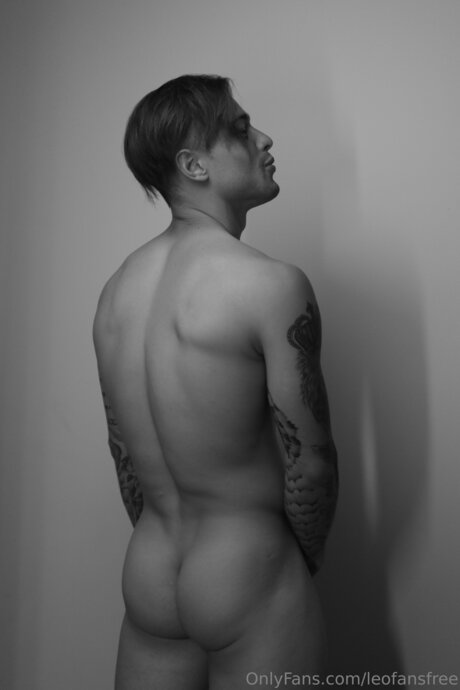 Naken lekkede OnlyFans-bilde av Leofansfree