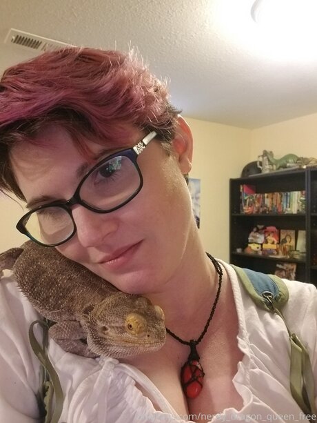 Nerdy Dragon Queen Free OnlyFans 유출 누드 사진