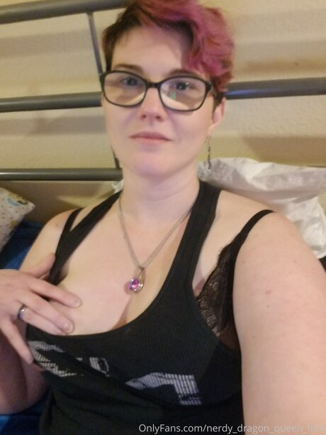 Foto nua vazada do OnlyFans de Nerdy Dragon Queen Free