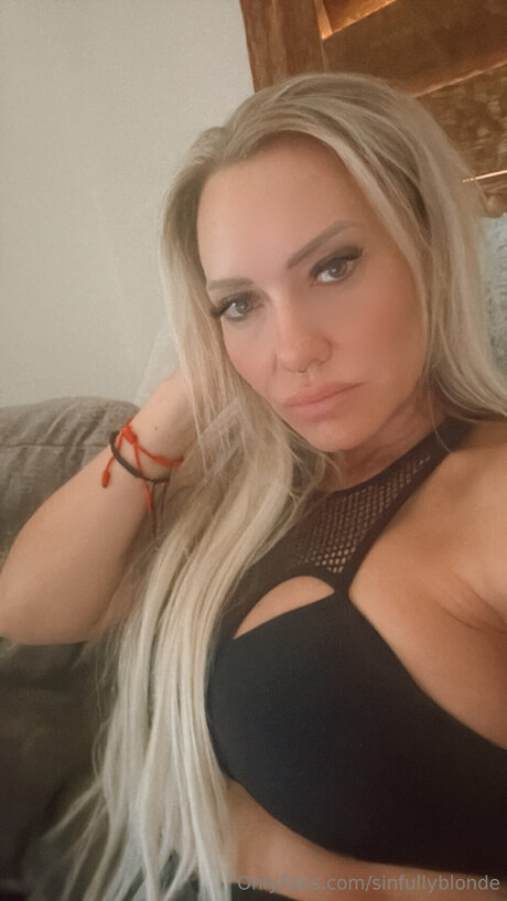 Foto nua vazada do OnlyFans de Sinfullyblonde
