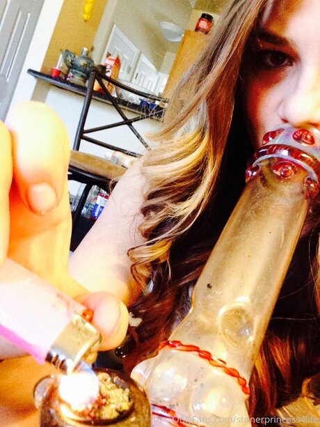 Alaston vuotanut OnlyFans-kuva Stonerprincess4life
