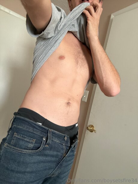 Naken lekkede OnlyFans-bilde av Boysetsfire34