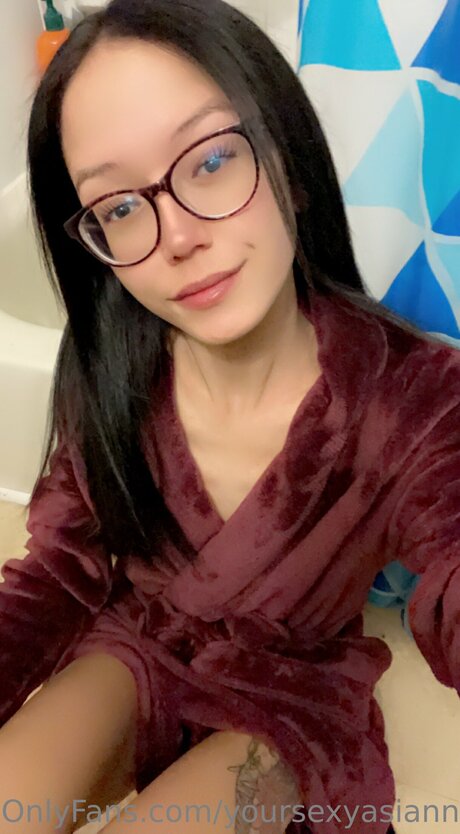 Naken läckt OnlyFans-bild av Yoursexyasiannextdoor