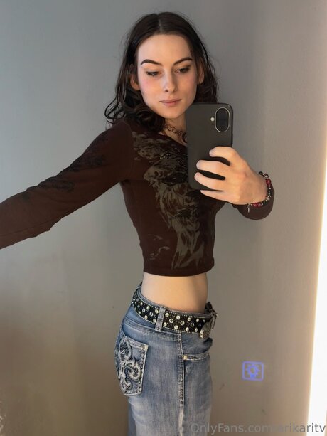Naken lekkede OnlyFans-bilde av Arikaritv