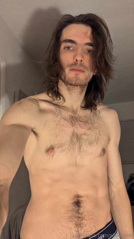 Naken lekkede OnlyFans-bilde av Aleksqrdn