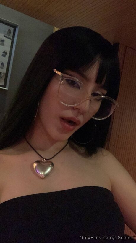 Naakte gelekte OnlyFans-foto van 18chloe