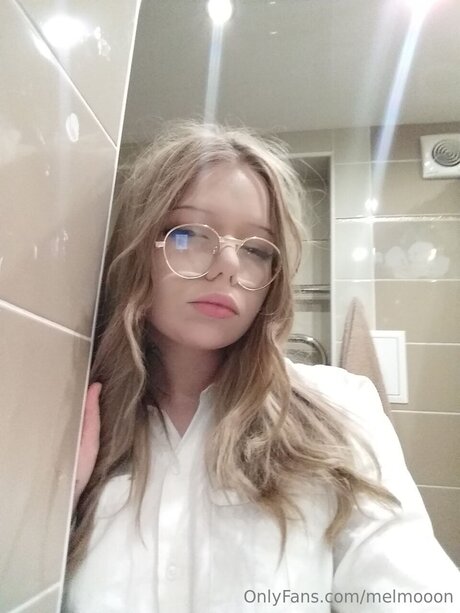 Naken lekkede OnlyFans-bilde av Melmooon