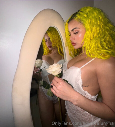 Naken lekkede OnlyFans-bilde av Adictivalumina