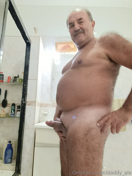 Nagie wyciekłe zdjęcie OnlyFans od Daddy Ale