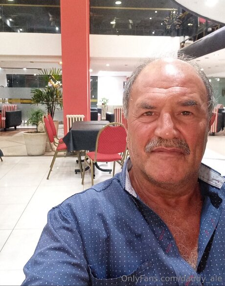 Naken lekkede OnlyFans-bilde av Daddy Ale