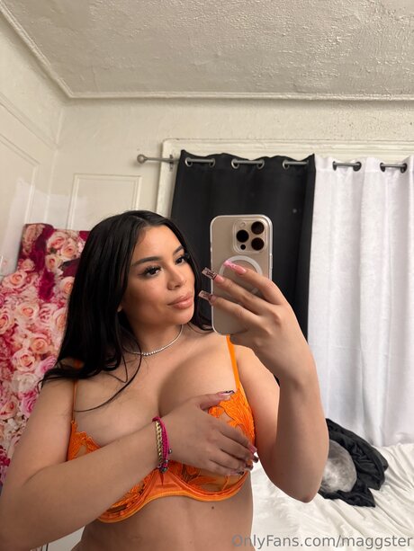 Naken läckt OnlyFans-bild av Loveelunaaa