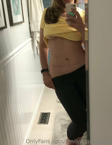 Nahá fotka uniklých OnlyFans od Emilysequoiafree
