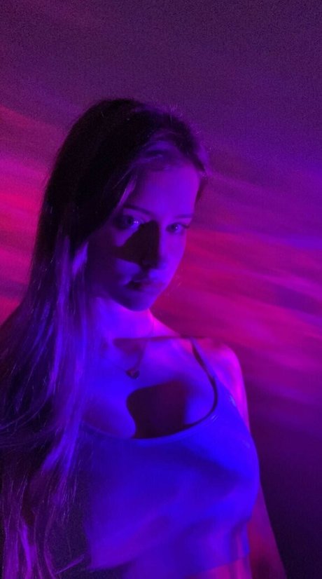 Nahá fotka uniklých OnlyFans od Mira Szalma