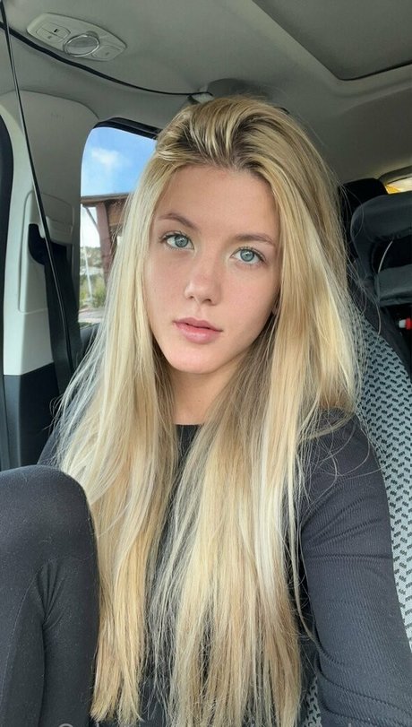 Nahá fotka uniklých OnlyFans od Serenamiddleton