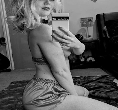 Alaston vuotanut OnlyFans-kuva Aurora Indica