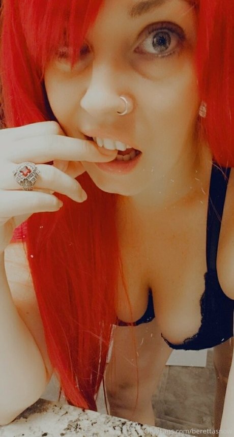 Naakte gelekte OnlyFans-foto van Berettasnow