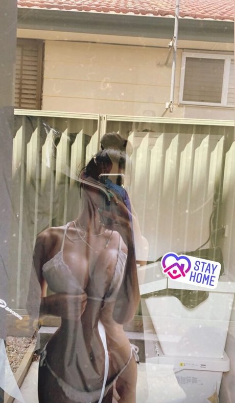 Naken lekkede OnlyFans-bilde av Mayroon Kawash
