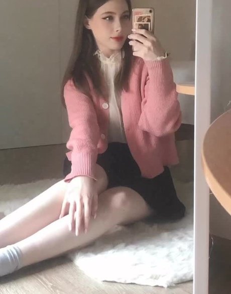 Alasti lekkinud OnlyFans-i pilt Pommys World